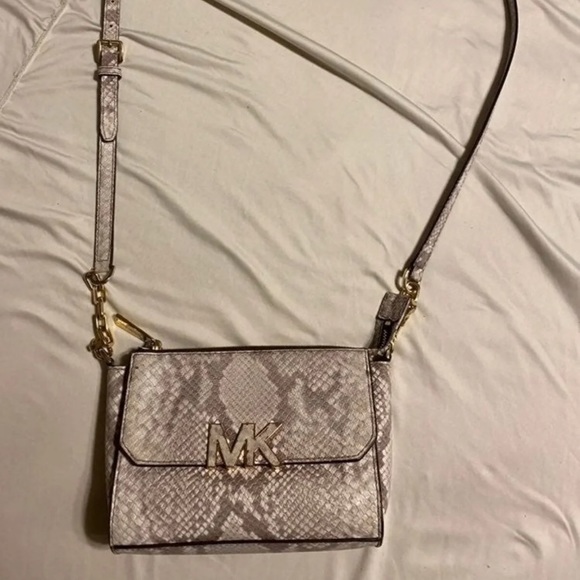 Michael Kors Handbags - Michael kors bag used